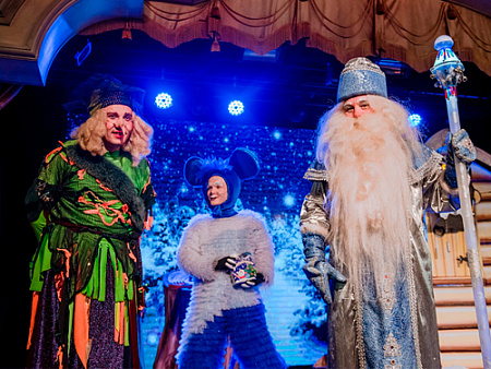 Новогодний спектакль "Необыкновенный подарок деда Мороза" Новогодний спектакль "Необыкновенный подарок деда Мороза"