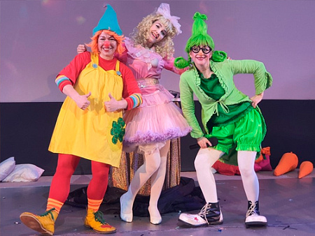 Спектакль "Чудеса на раз два три" Спектакль "Чудеса на раз два три"